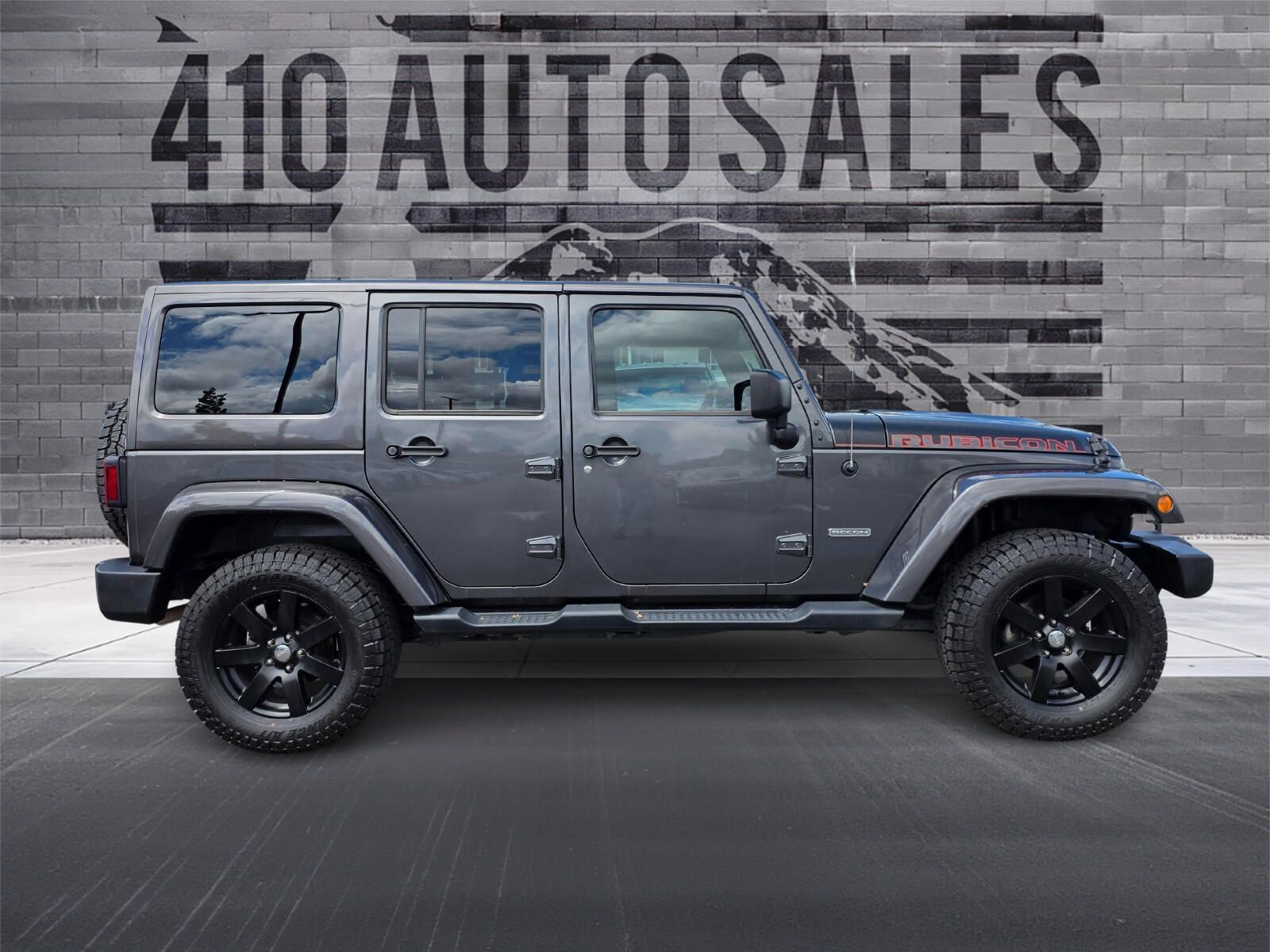Used 2017 Jeep Wrangler Unlimited Rubicon AWD/4WD image 2