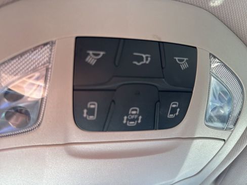 Used 2024 Chrysler Pacifica Touring-L FWD image 19