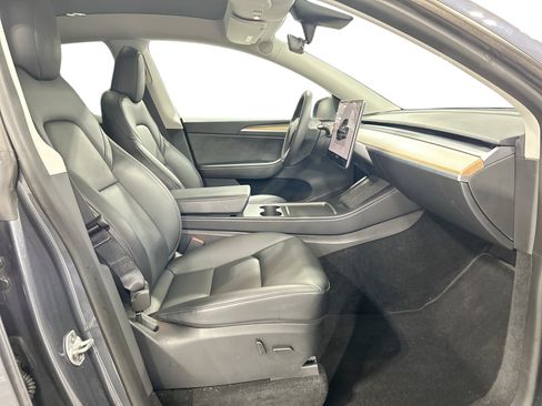 Certified 2023 Tesla Model Y AWD image 13