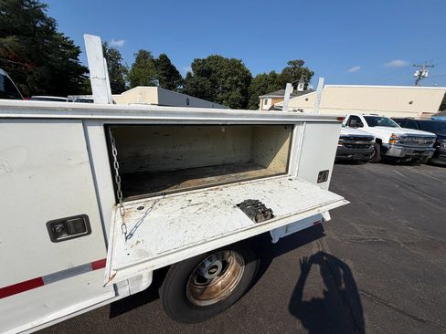 Used 2011 Chevrolet Silverado 3500 W/T AWD/4WD image 28