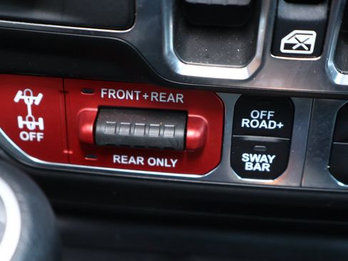Used 2026 Jeep Wrangler Unlimited Rubicon AWD/4WD image 17