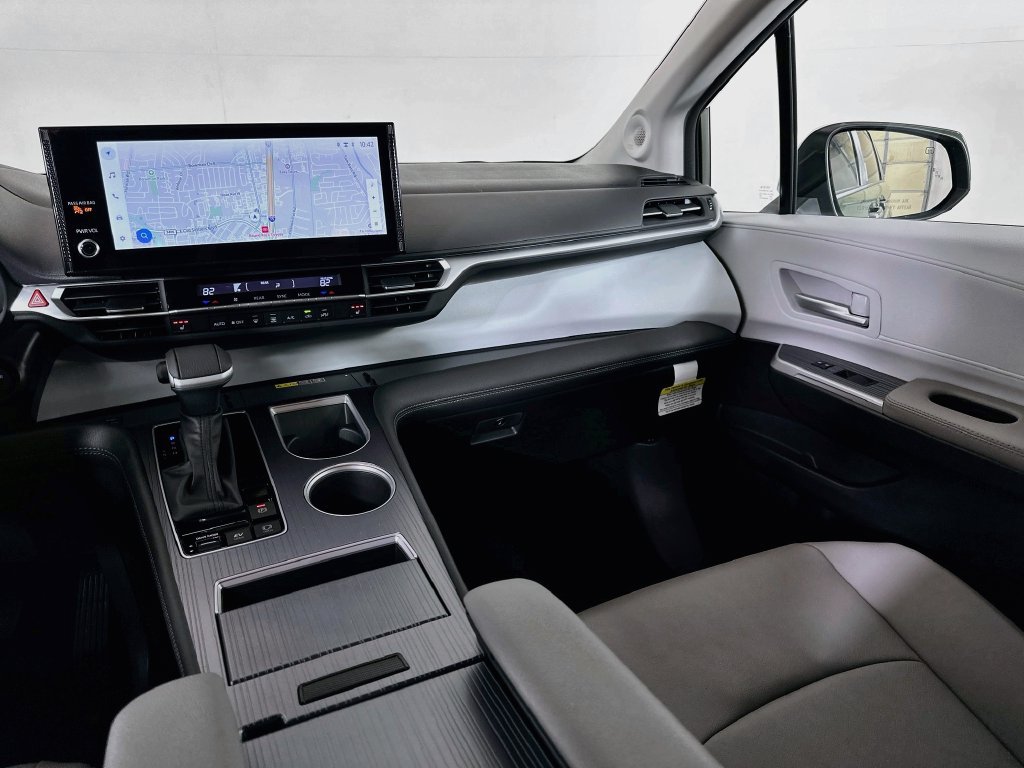 Certified 2026 Toyota Sienna XLE FWD image 24