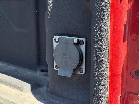 Used 2024 Chevrolet Silverado 2500 LTZ w/ LTZ Convenience Package image 8