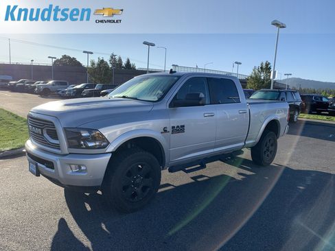 Used 2018 RAM 2500 Big Horn w/ Sport Appearance Group AWD/4WD image 3