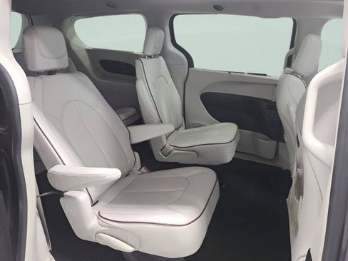 Used 2019 Chrysler Pacifica Limited FWD image 14
