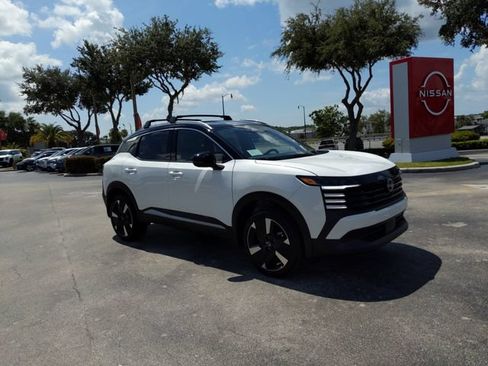 Certified 2025 Nissan Kicks SR FWD image 2