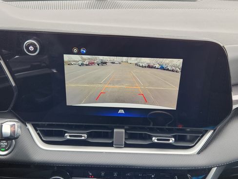 Used 2025 Chevrolet Equinox LT image 19