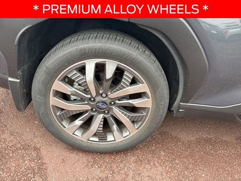 Used 2025 Subaru Forester Touring image 3