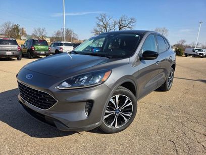 Used 2022 Ford Escape SE w/ SE Sport Appearance Package
