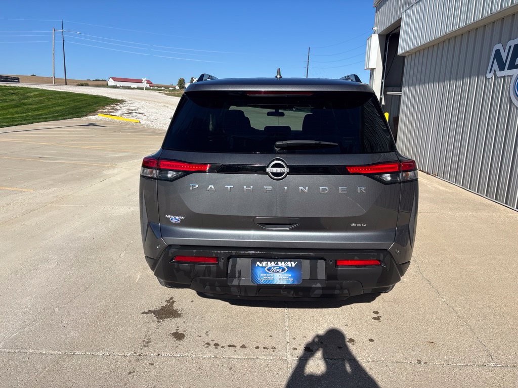 Used 2025 Nissan Pathfinder SV AWD/4WD image 5
