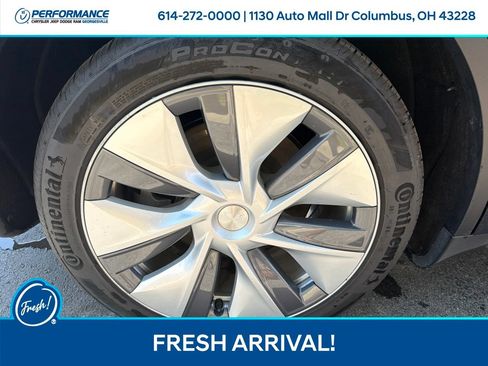 Used 2024 Tesla Model Y Long Range AWD/4WD image 24