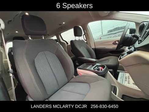 Used 2020 Chrysler Pacifica Touring image 11