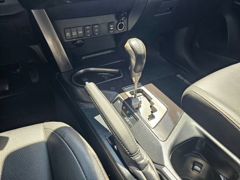 Used 2018 Toyota RAV4 SE w/ Advanced Technology Package AWD/4WD image 25