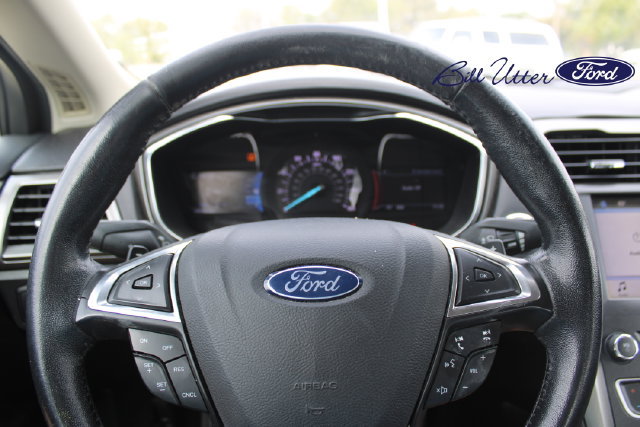 Used 2017 Ford Fusion SE w/ Equipment Group 201A FWD image 10