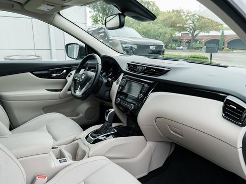 Used 2022 Nissan Rogue Sport SL w/ Premium Package image 28