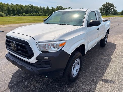 Used 2022 Toyota Tacoma SR AWD/4WD image 13