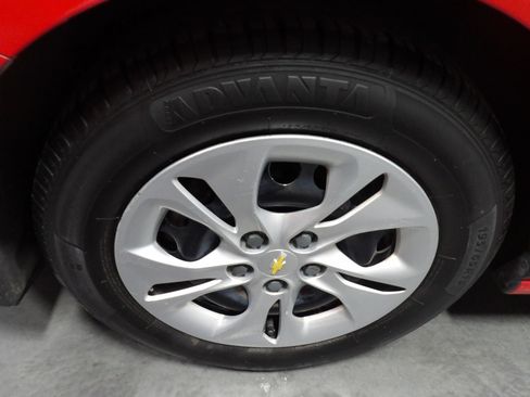 Used 2019 Chevrolet Cruze LS FWD image 17