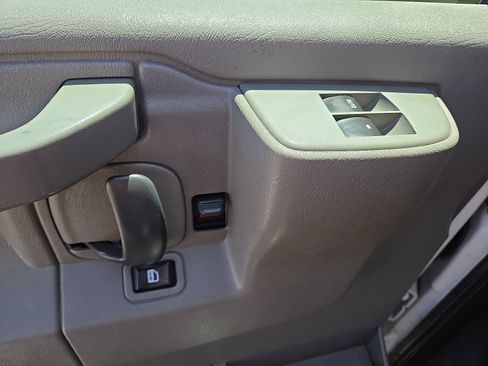 Used 2016 Chevrolet Express 2500 image 14