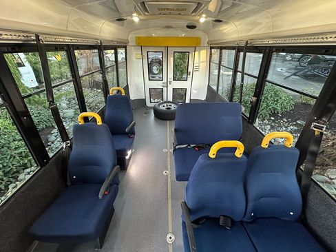 Used 2014 Chevrolet Express 3500 image 6