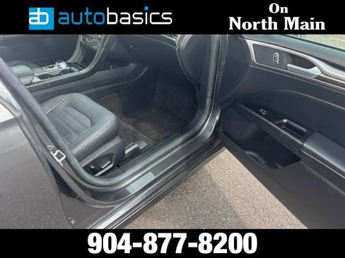 Used 2018 Ford Fusion SE w/ Fusion SE Technology Package FWD image 10