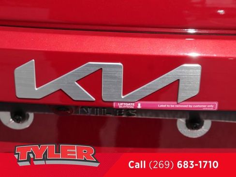 Used 2025 Kia Niro SX image 16