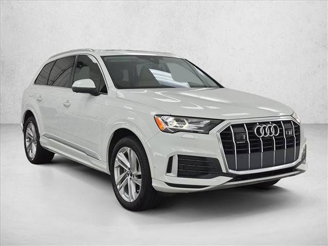 Used 2023 Audi Q7 2.0T Premium w/ Convenience Package AWD/4WD image 3