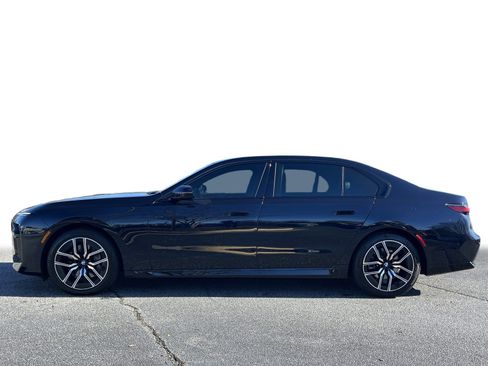 Used 2025 BMW 740i xDrive image 23