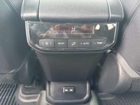 Used 2023 Toyota Highlander L image 16