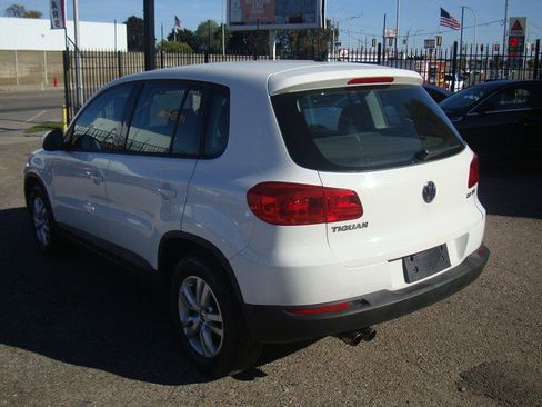 Used 2014 Volkswagen Tiguan S image 3