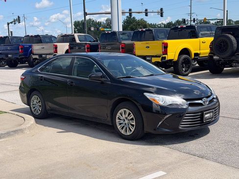 Used 2015 Toyota Camry LE FWD image 7