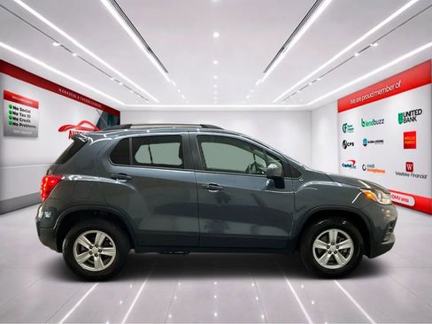 Used 2022 Chevrolet Trax LT w/ Driver Confidence Package AWD/4WD image 9