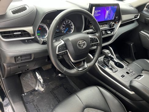 Used 2024 Toyota Highlander XLE image 13