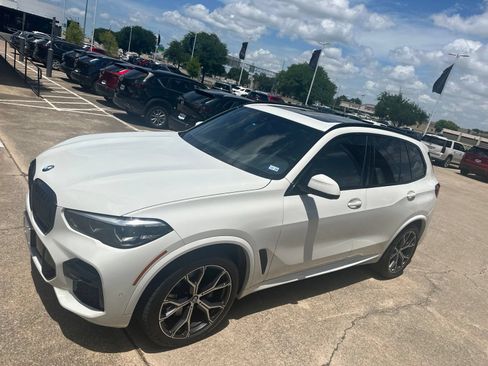 Used 2023 BMW X5 xDrive40i w/ M Sport Package AWD/4WD image 9