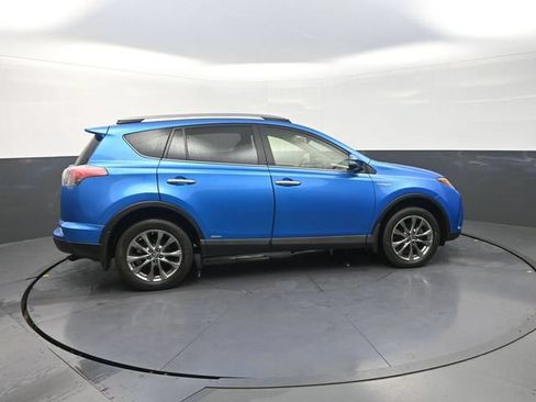 Used 2018 Toyota RAV4 Limited AWD/4WD image 9