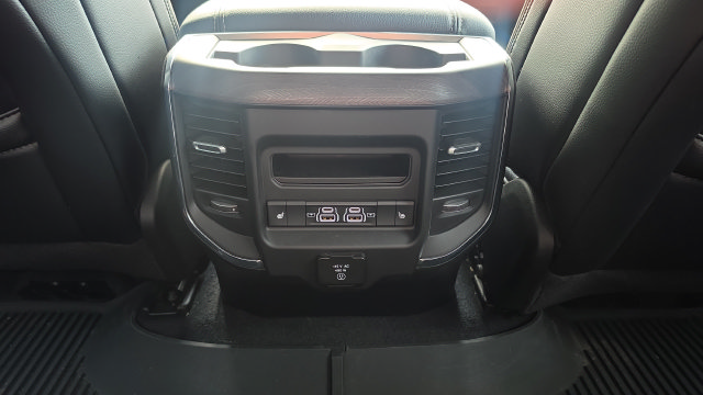 Used 2025 RAM 1500 Laramie w/ Sport Appearance Package AWD/4WD image 11