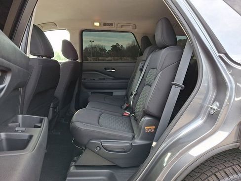 Used 2022 Nissan Pathfinder SV AWD/4WD image 11