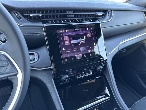 New 2025 Jeep Grand Cherokee L Altitude AWD/4WD image 27