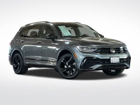 Certified 2024 Volkswagen Tiguan SE R-Line image 2