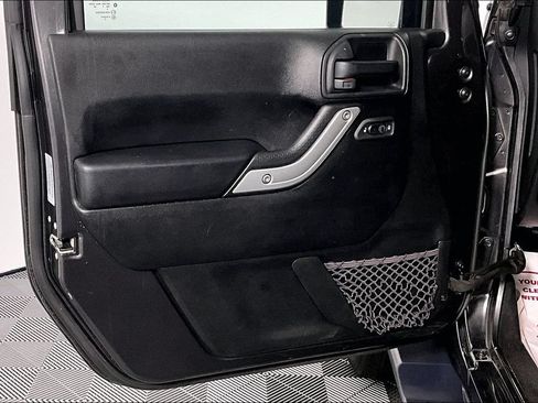 Used 2017 Jeep Wrangler Unlimited Sahara w/ Dual Top Group AWD/4WD image 22