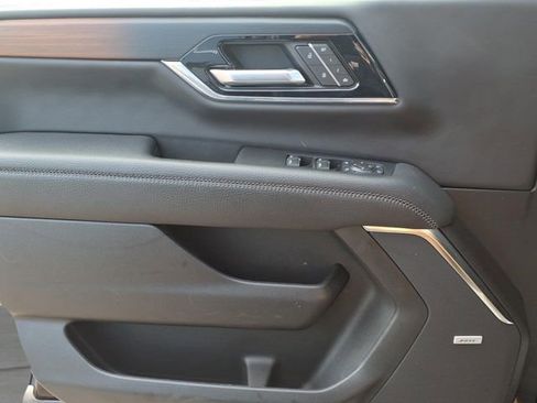 Used 2025 GMC Yukon Denali AWD/4WD image 16