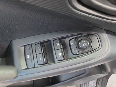 Used 2025 Subaru Crosstrek 2.5i Premium AWD/4WD image 32