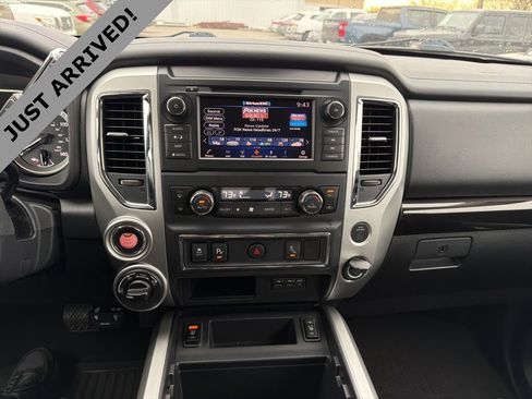 Used 2019 Nissan Titan SV w/ SV Convenience Package image 11