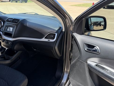 Used 2018 Dodge Journey SE w/ Connectivity Group FWD image 22