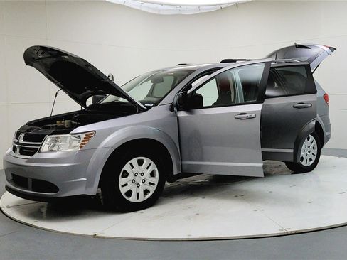 Used 2020 Dodge Journey SE image 11