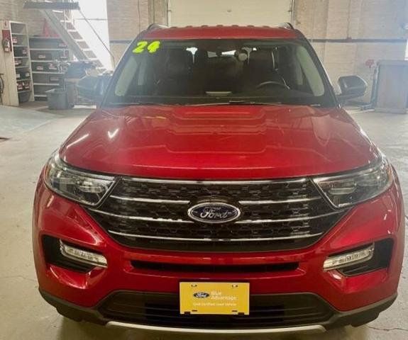 Certified 2024 Ford Explorer XLT w/ Equipment Group 202A AWD/4WD image 2