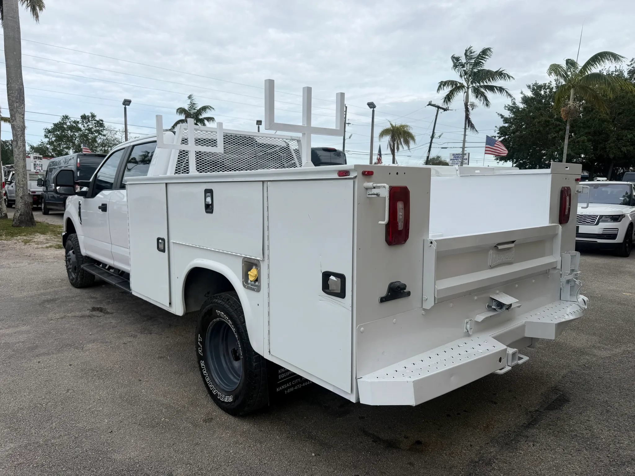 Used 2019 Ford F350 4x4 Crew Cab XL DRW w/ Power Equipment Group image 3