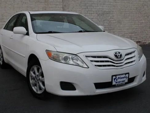 Used 2011 Toyota Camry LE w/ LE Extra-Value Pkg image 19