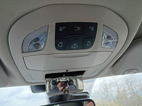 Used 2021 Chrysler Pacifica Touring-L w/ Uconnect Theater Family Group AWD/4WD image 26
