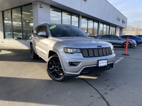 Used 2021 Jeep Grand Cherokee Laredo X image 3