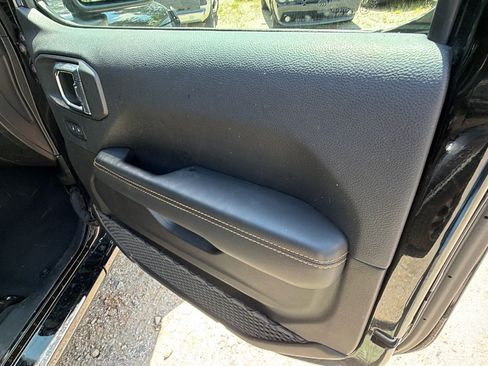 Used 2025 Jeep Wrangler Unlimited Sahara w/ Safety Group AWD/4WD image 18